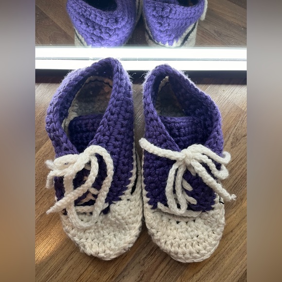 Knit Van Slippers - Picture 1 of 2